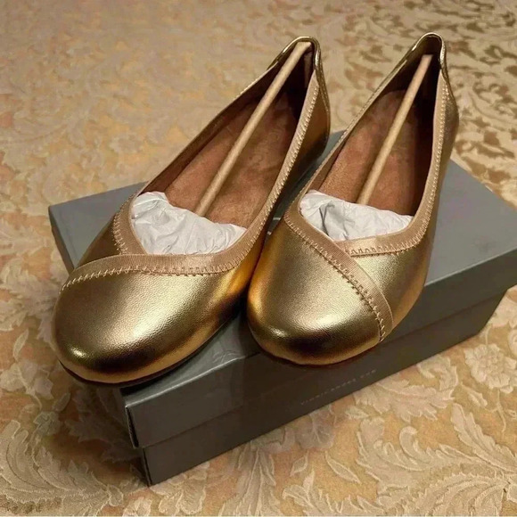 6.5 VIONIC Rose Gold Spark Caroll Metallic Ballet Flats, Brand New In Box - Picture 11 of 11